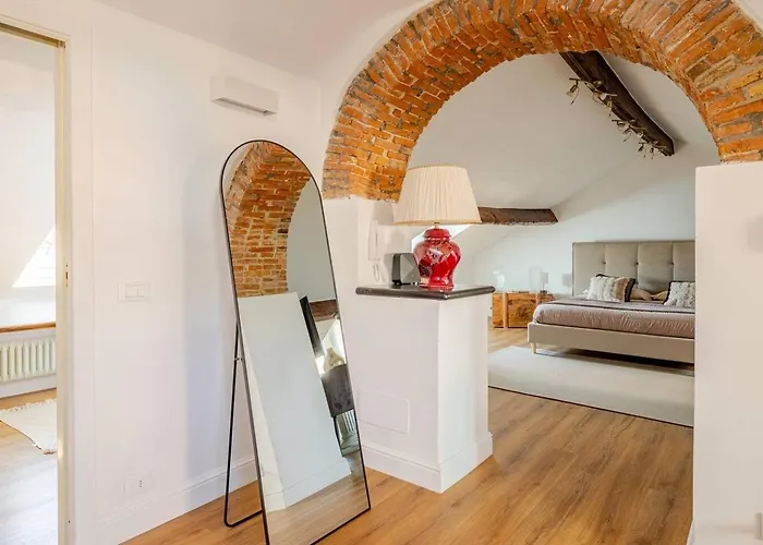 Апартаменты Mansarda Margot Parking Included